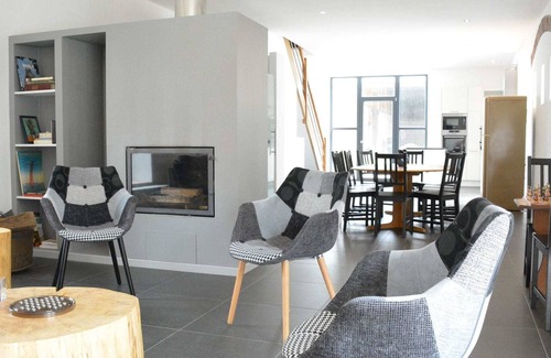 Seron House | Modern Holiday Home in Fernelmont with Garden