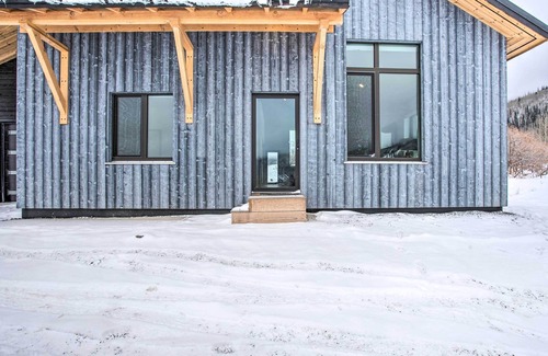 Mesa House | Modern Home < 1/2 Mile to Powderhorn Mtn Resort!