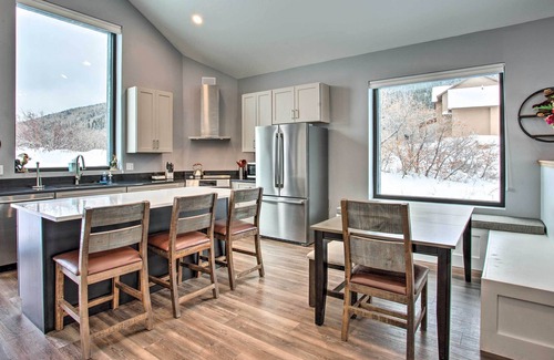 Mesa House | Modern Home < 1/2 Mile to Powderhorn Mtn Resort!