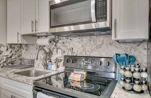 Central Fort Lauderdale Apartment | Modern home 10 minutes from Ft. Lauderdale beach!
