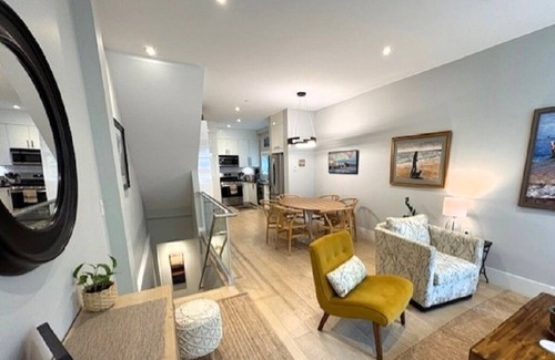 Grandview-Woodland House | Modern home 2 blocks from "the Drive", one of the coolest streets in the world!