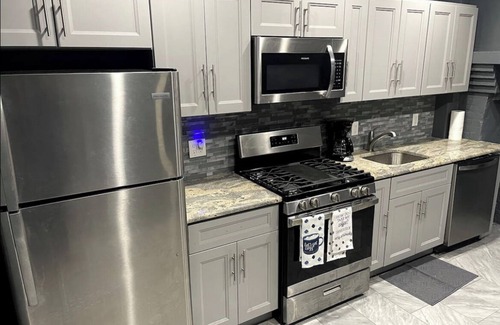 Orange Apartment | MODERN HOME 20 MINUTES AMERICAN DREAM MALL NYC EWR