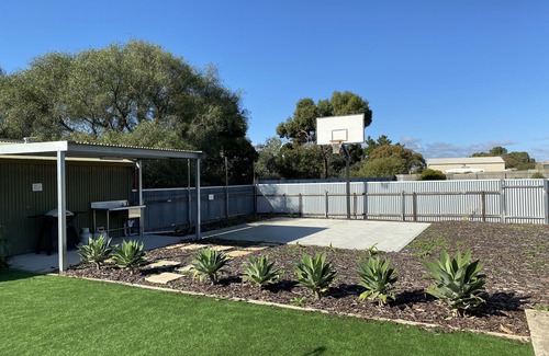 Moonta Bay House | Modern home, 300m to beach. Sport minded child friendly yard. BBQ and fish sink.