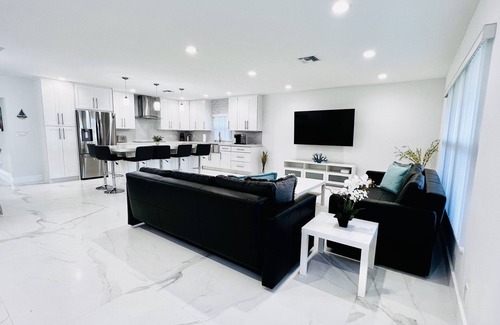 Dania Beach House | Modern Home - 5 Minutes from the Beach and FLL Airport