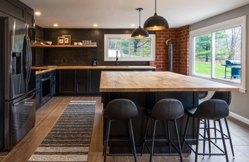 Jewett House | Modern Home: Hot Tub, Mountain Views & EV Charger