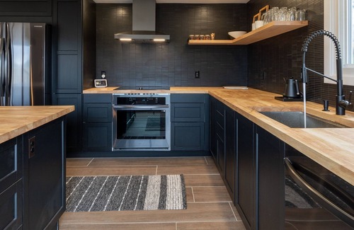 Jewett House | Modern Home: Hot Tub, Mountain Views & EV Charger