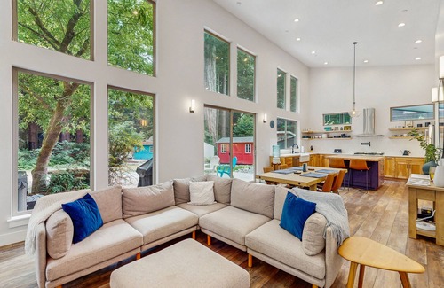 Westhaven-Moonstone House | Modern home in idyllic setting - pvt. yard w/gas grill - close to beach & hiking
