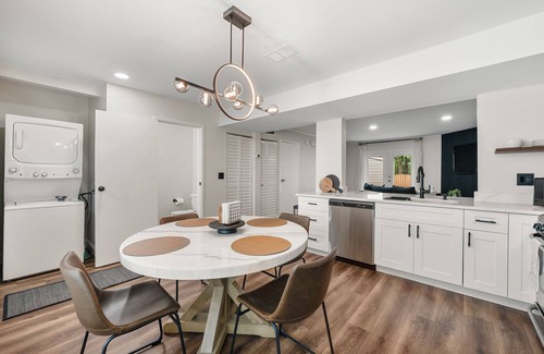 Smyrna House | Modern Home mins from Truist Park