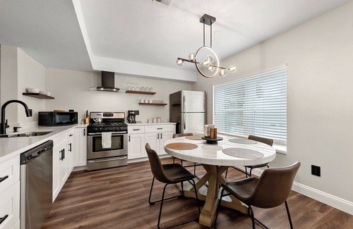 Smyrna House | Modern Home mins from Truist Park