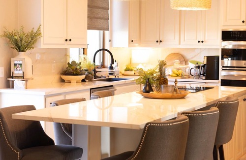Woodbury House | Modern Home Near Mall of America
