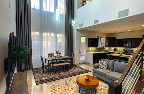 Summerlin South House | Modern Home near Red Rock - 30 Day Minimum.