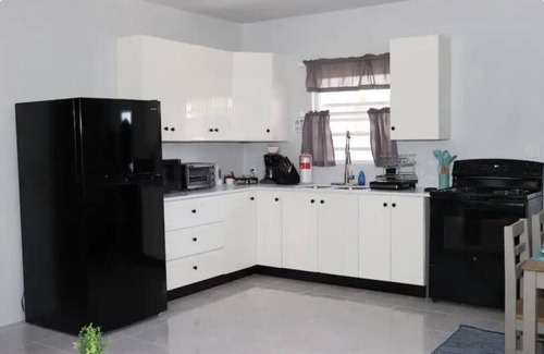 Pares House | Modern Home w/AC Near Local Attractions & Beaches