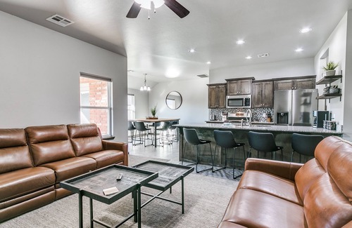 Wheatland House | Modern home w/custom furnishes, centrally located in OKC!