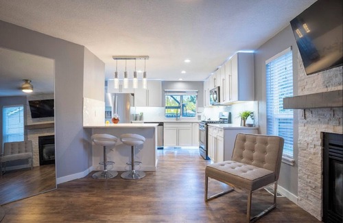 Sherwood - Tualatin North House | Modern home w/Hot Tub! In small town Sherwood with AC, WiFi, & near wine country