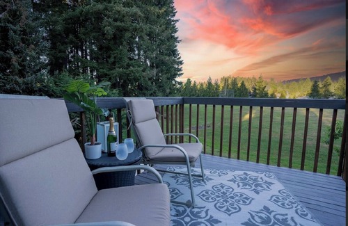 Sherwood - Tualatin North House | Modern home w/Hot Tub! In small town Sherwood with AC, WiFi, & near wine country