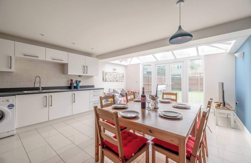 Langley Marish House | Modern Home w/Parking - Slough, Heathrow, Pinewood