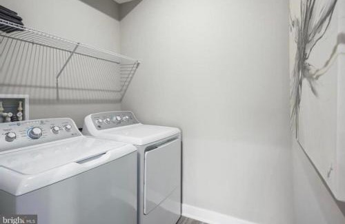 Frederick House | Modern Home with Private Bath Stylish & Comfy