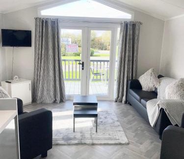 East Drayton Ski Chalet | Modern homely Chalet in Tuxford