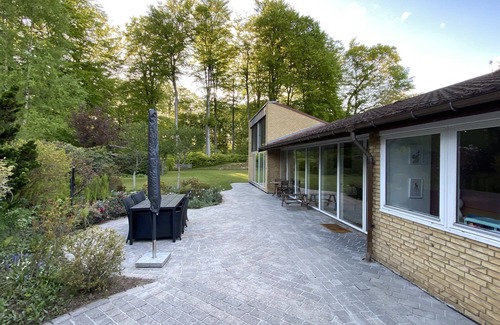 Vedbaek Villa | Modern house directly to forest