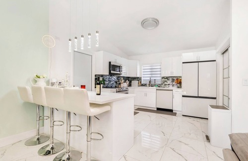 Survey Creek House | Modern house in beautiful West Boca Raton, mini-gym, pool, outdoor kitchen