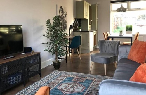 Coventry House | Modern house│Parking│A45/46│Airport│EMPOWER HOMES