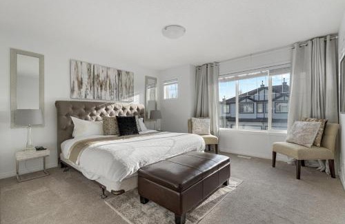 Southwest Calgary House | Modern House with Private Backyard & Fireplace