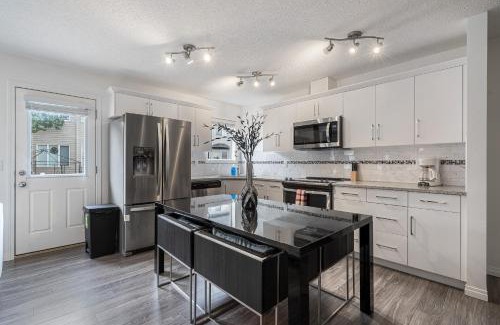 Southwest Calgary House | Modern House with Private Backyard & Fireplace