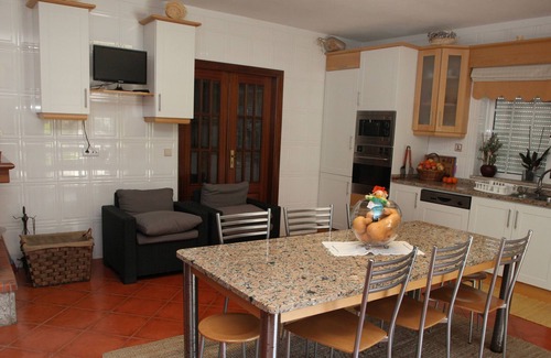 Samodaes House | Modern house with stunning views at the heart of 5 hectares of cherry orchards