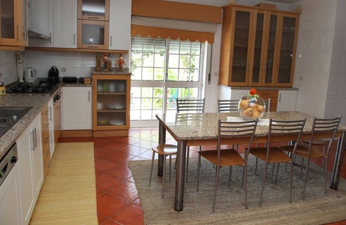 Samodaes House | Modern house with stunning views at the heart of 5 hectares of cherry orchards