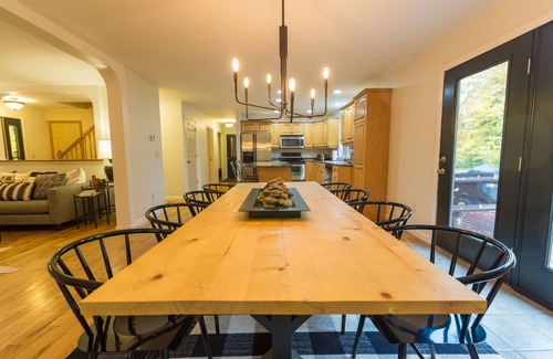 Jay House | Modern, Ideal Location, Family Friendly!