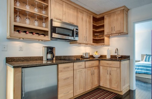 The Pines Condo | Modern in-town condo with parking on Rehoboth Ave and linens now included!
