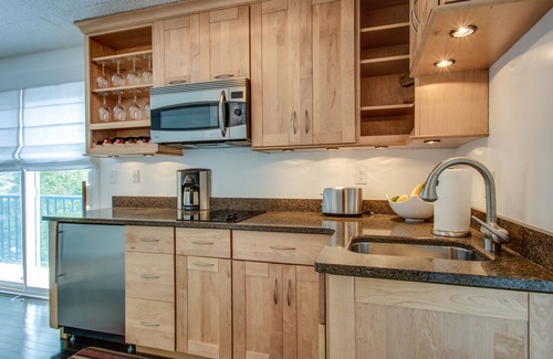 The Pines Condo | Modern in-town condo with parking on Rehoboth Ave and linens now included!