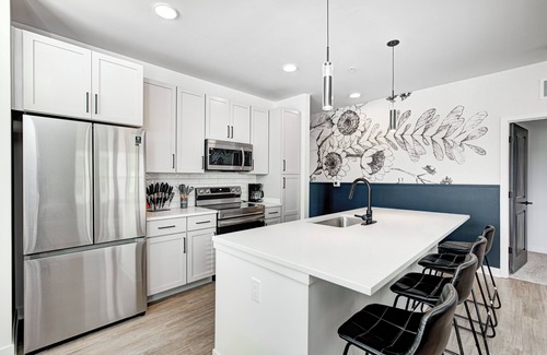 Noblesville Apartment | Modern industrial 2-bedroom king bed-queen bed, 2 full bath