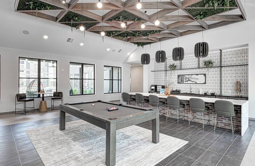 Noblesville Apartment | Modern industrial 2-bedroom king bed-queen bed, 2 full bath