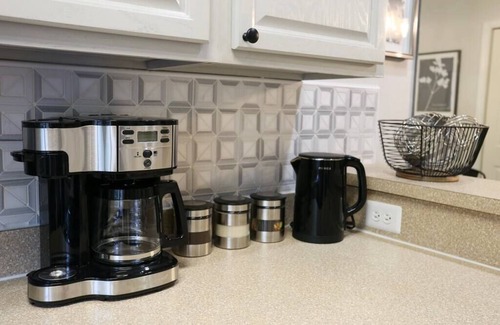 Gainesville Condo | Modern Industrial Suite ⚙️ Updated 2BD Condo