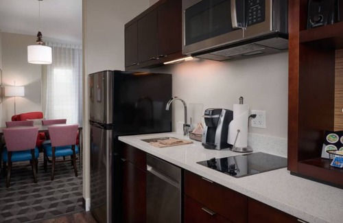 Lake Worth Hotel | Modern King Studio Near Fort Worth Stockyards and Local Attractions