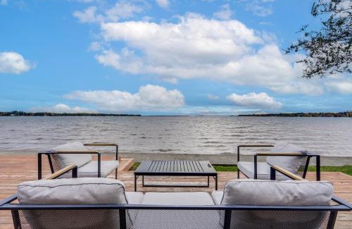 Venise-en-Quebec Villa | Modern Lake Champlain Villa with Spa