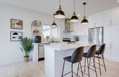 Venise-en-Quebec Villa | Modern Lake House with Spa on Champlain Lake, Venise-en-Québec