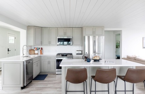 Shelbyville Cottage | Modern Lakefront Gun Lake Cottage Near Bay Pointe Inn