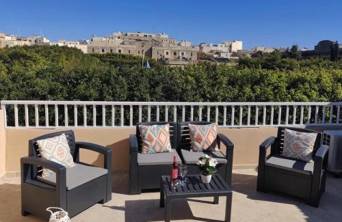 Paola Apartment | Modern Large Terraced Studio - Garden Views