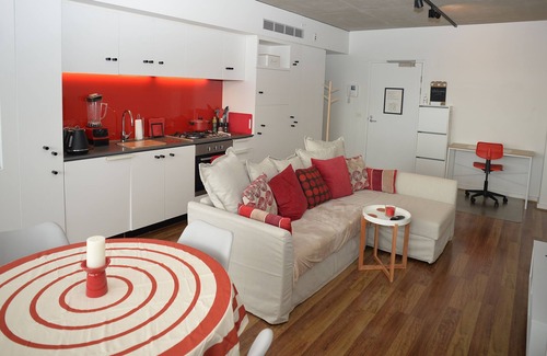 Southbank Apartment | Modern Living in the Heart of the Arts District and Close to the CBD