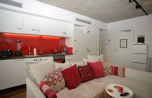 Southbank Apartment | Modern Living in the Heart of the Arts District and Close to the CBD
