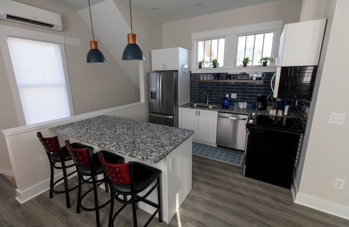 Belmont - Hillsboro House | Modern Loft in 12 South ~ Walk to Hot Spots