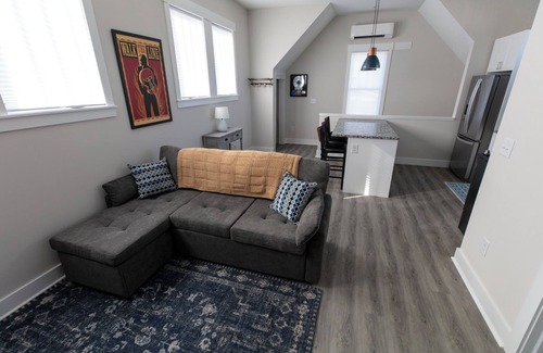 Belmont - Hillsboro House | Modern Loft in 12 South ~ Walk to Hot Spots