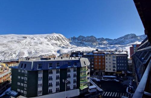 Pas de la Casa Apartment | Modern Loft in Pas de la Casa, wifi, ski