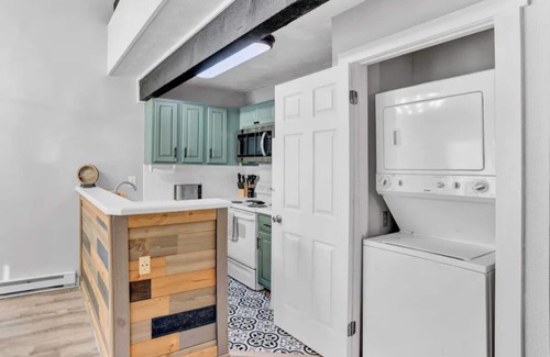 White Haven House | Modern loft w/pond view near lakes, golf & more!