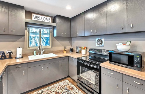 Sam Hughes House | Modern Loft with Lush Garden and Spa in Historic Sam Hughes Neighborhood U of AZ