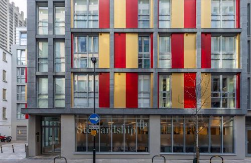 St Luke's Apartment | Modern London City Apartment