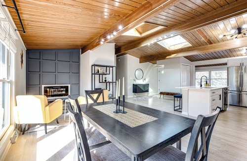 Highland Park House | Modern Luxe Home w/Gameroom and Electric Fireplace