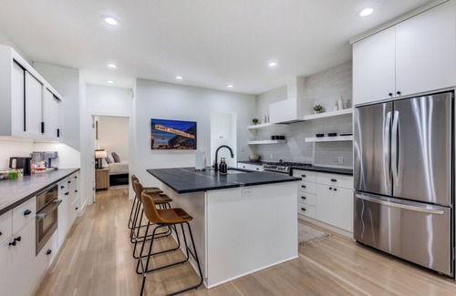 Fort Worth Cultural District House | Modern Luxe Retreat w/Patio, walk to Dickies, close to Will Rogers and TCU
